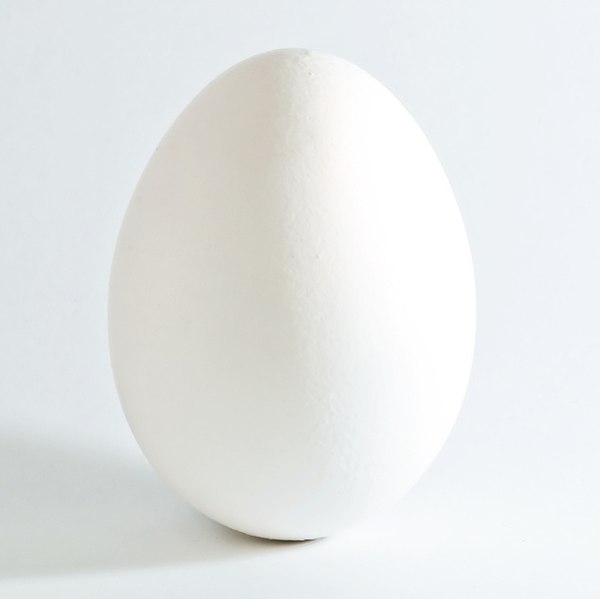 Labeled for noncommerical reuse via https://commons.wikimedia.org/wiki/File:White_chicken_egg_square.jpgunder the Creative Commons Licences.