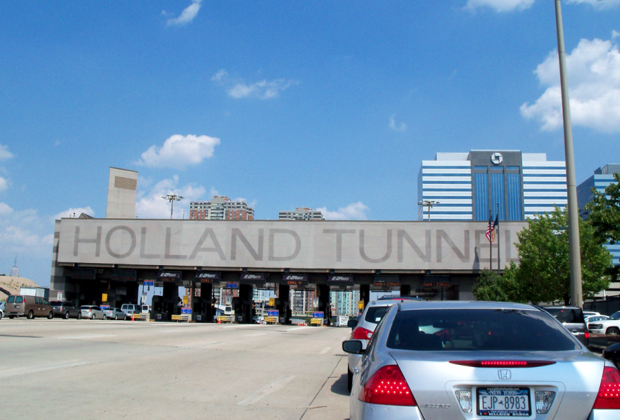Photo Via https://commons.wikimedia.org/wiki/File:Holland_Tunnel_-_panoramio_(1).jpg Creative Commons License
