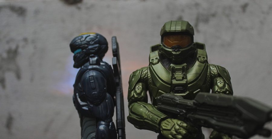 Photo via(https://www.maxpixel.net/Microsoft-Halo-Toys-Guardians-Master-Chief-Figure-6307998)under the Creative Commons License

