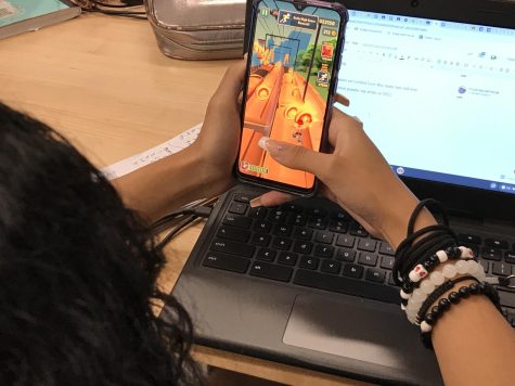 SUBWAY SURFAN: A student plays Subway Surfers