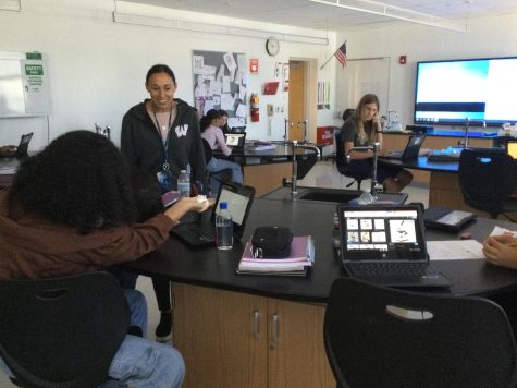 TIME TO LEARN: 7th grade science teacher Ms.Nardoza shows students a new science website
