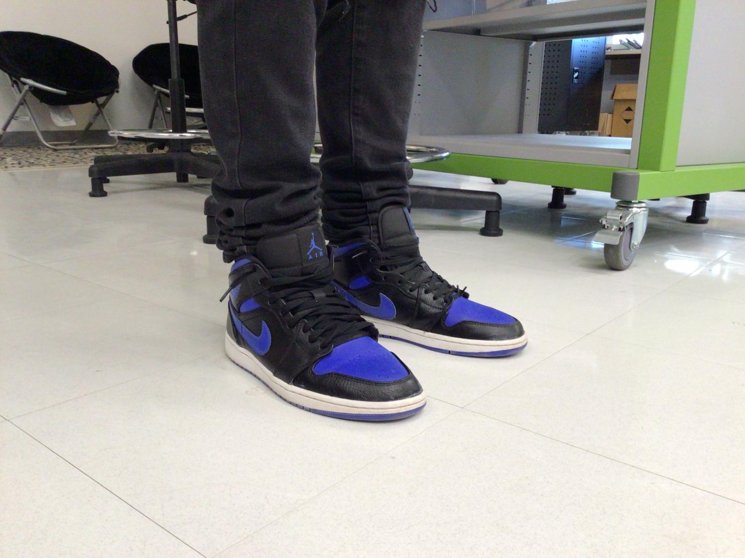 Shoes of week: Jordan 1 mid Black Hyper Royal - The Warrior Messenger