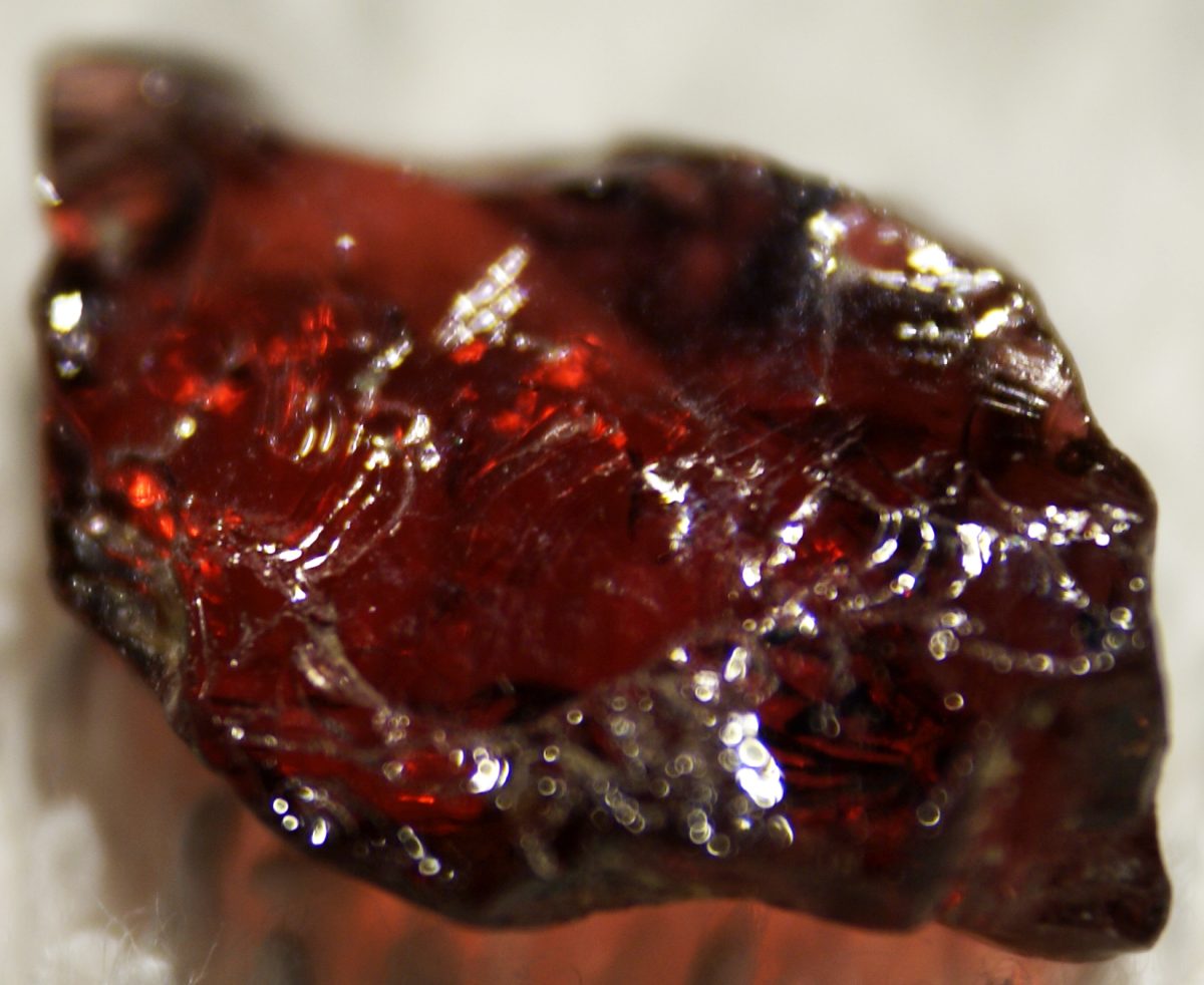 Photo from https://commons.wikimedia.org/wiki/File:Garnet.JPG under the Creative Commons License