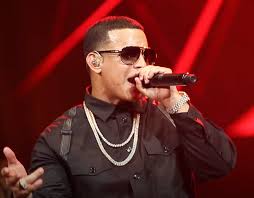 photo from https://commons.wikimedia.org/wiki/File:Daddy_Yankee_En_vivo_Monterrey,_M%C3%A9xico_Parte2_%28Live%29_%281,35_min%29.png under the Creative commons License 