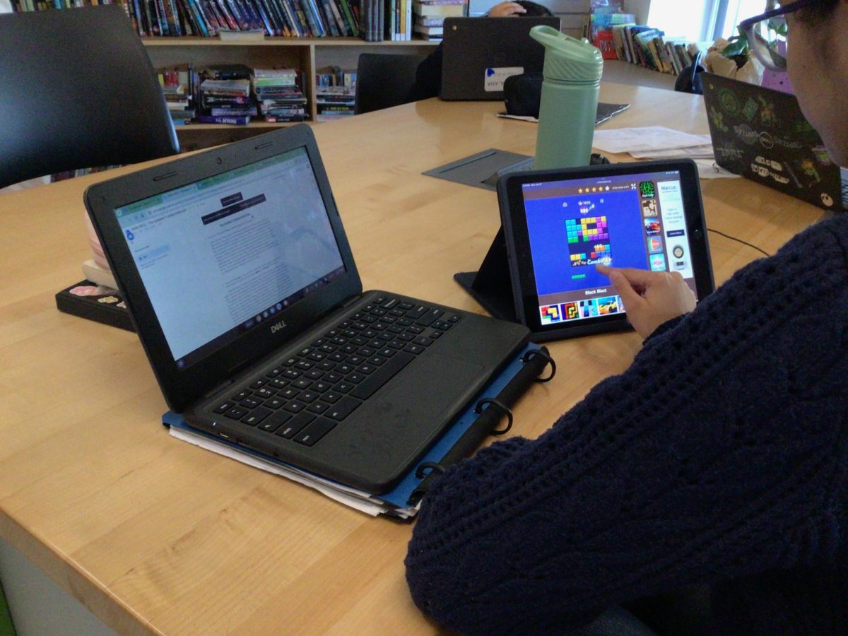 WMS student plays Block Blast instead of working.