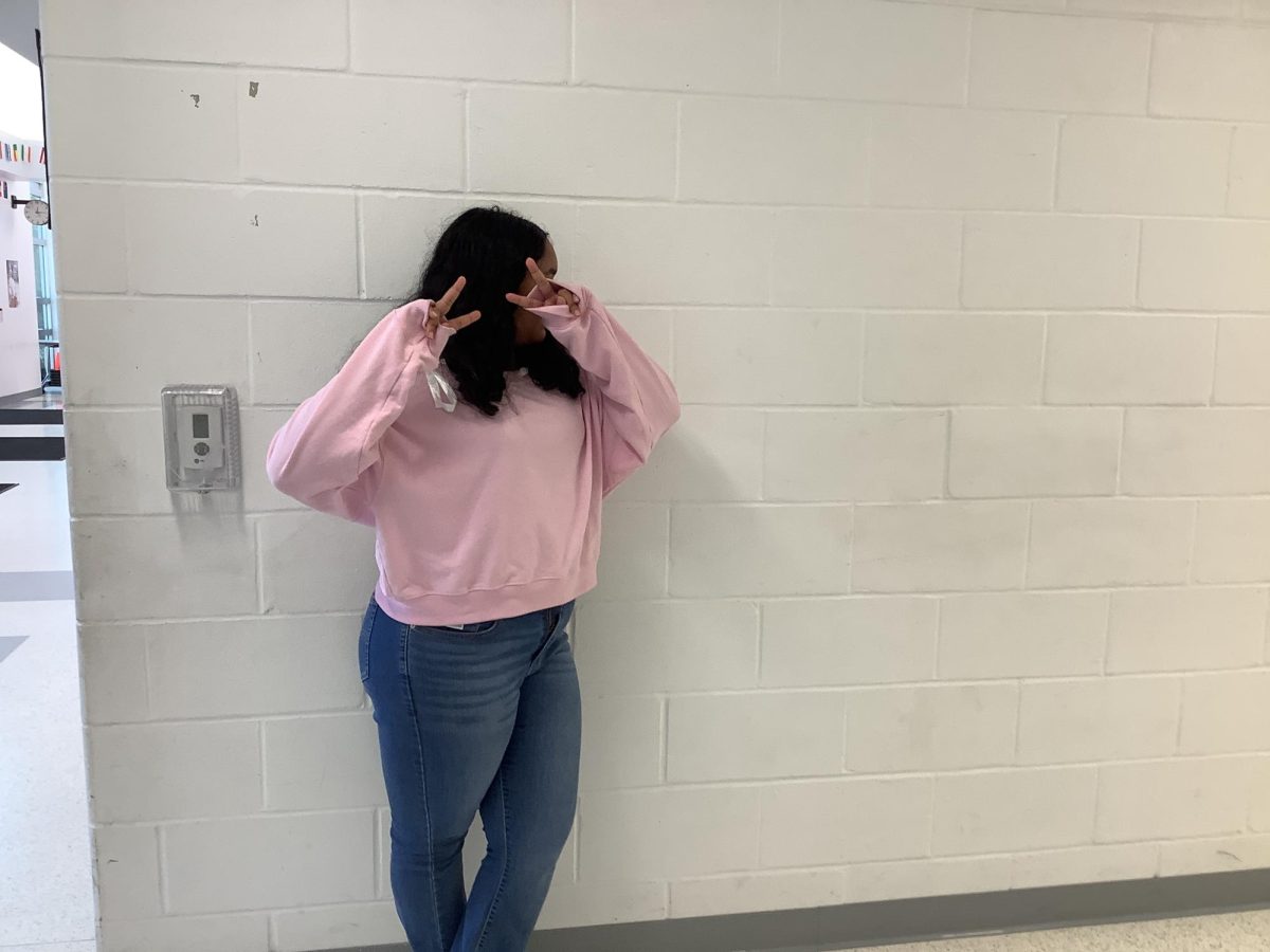 Gabriella Ayala is a 8th grader that goes to WMS. Her favorite artist is Tom Kaylitz. She loves his songs; one of her favorite songs from him is "Pain of love". She loves his style and loves how he plays his guitar. One of her favorite eras from him is 2006.
