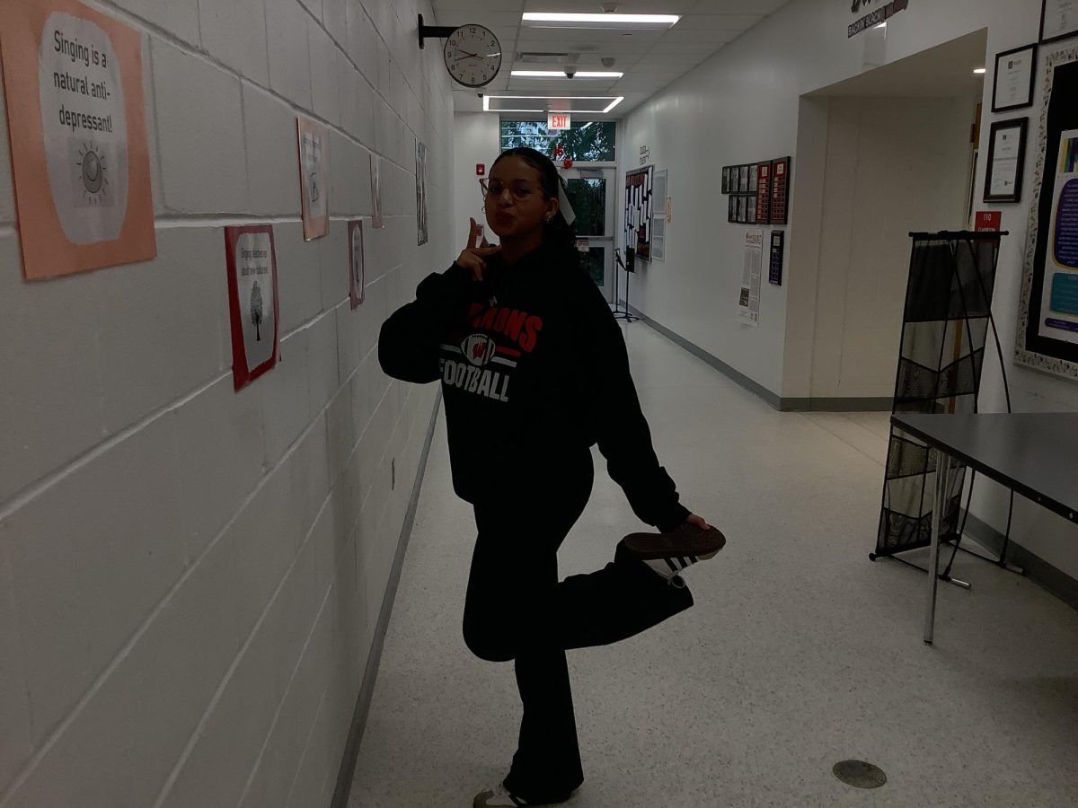 Mya Burgos shares what type of shoes shes wearing and why she chose to wear them.