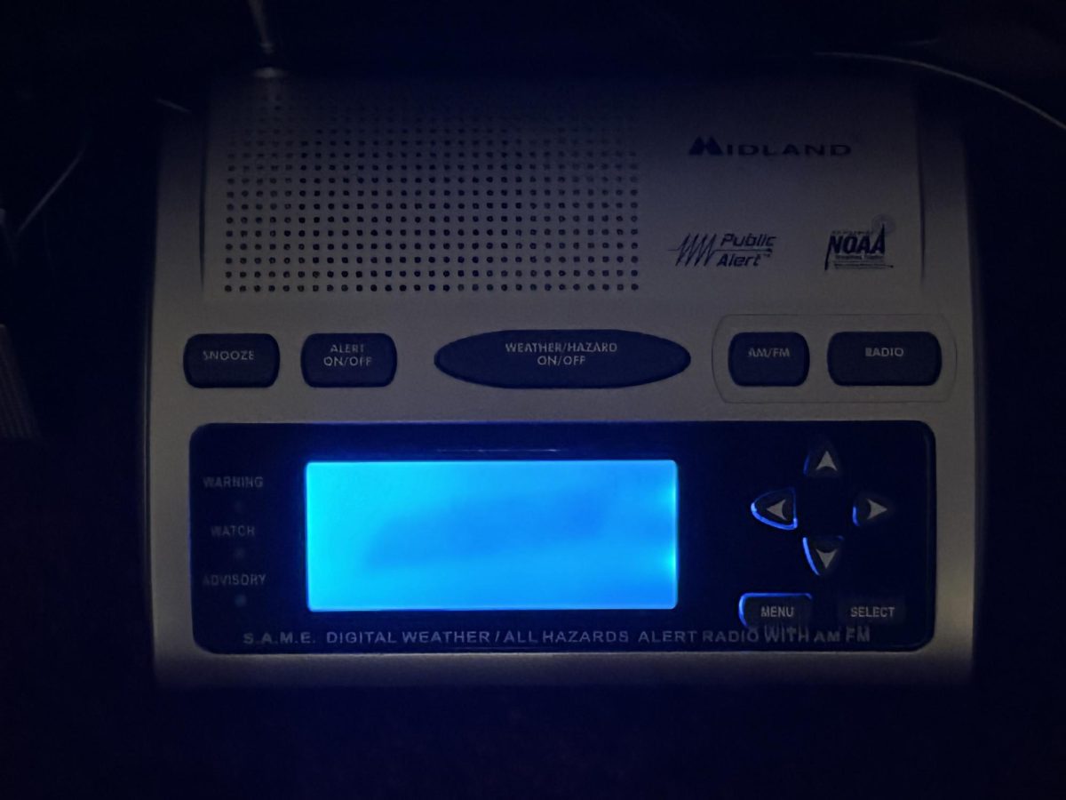A picture of a discontinued Midland WR-300 NOAA Weather Radio. (Version 5)